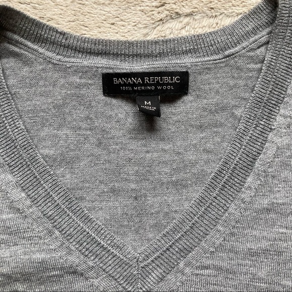 Banana Republic 100% Merino Wool Seamless V Neck Sweater Grey - Picture 4 of 6